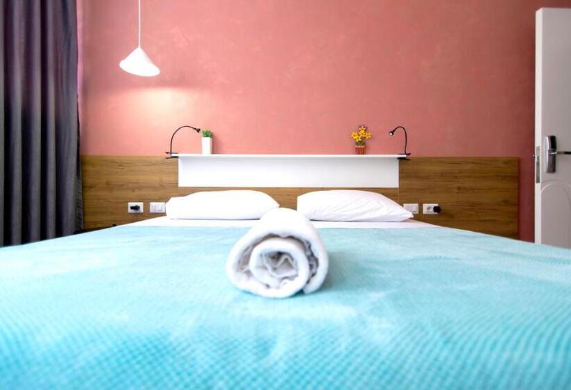 غرفة قياسية, Urban Rooms