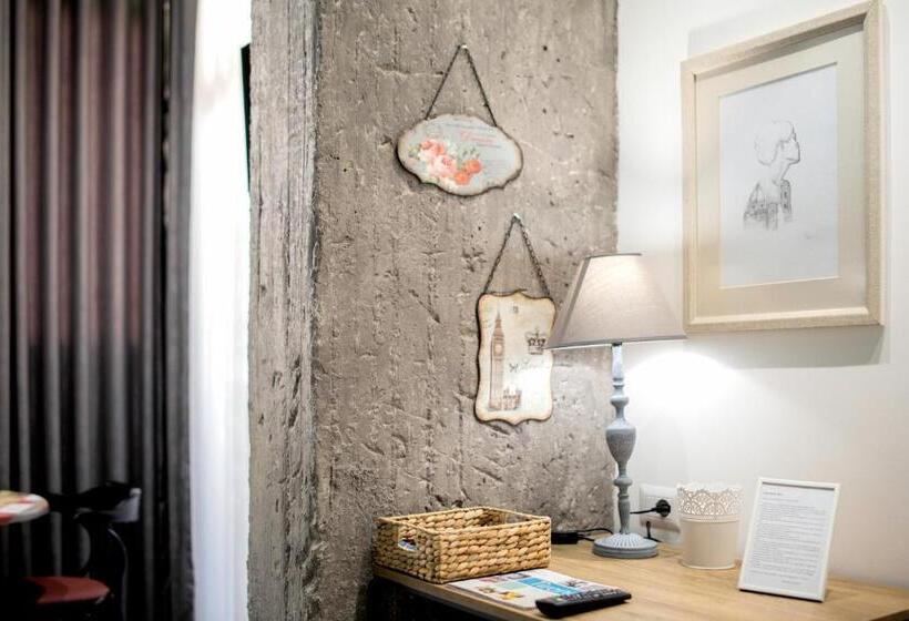 غرفة قياسية, Urban Rooms