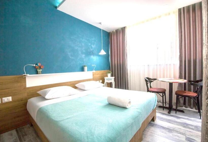 غرفة قياسية, Urban Rooms