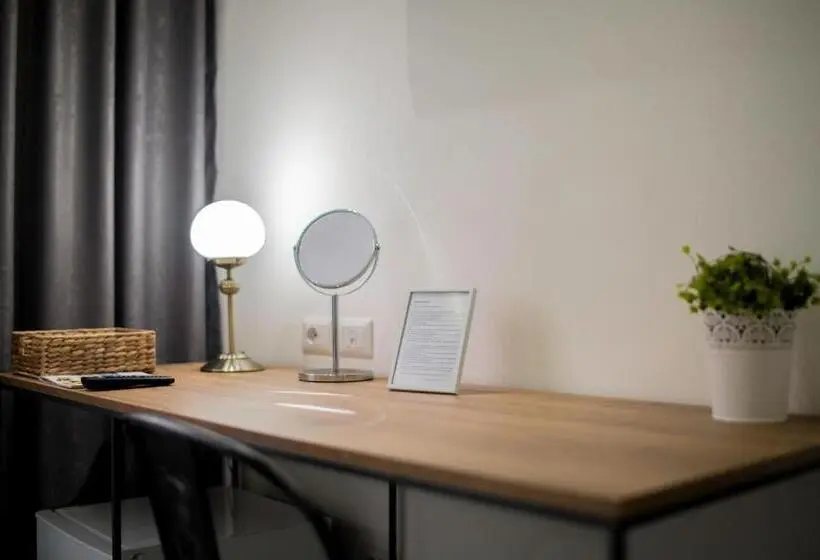 اتاق استاندارد سه نفره, Urban Rooms