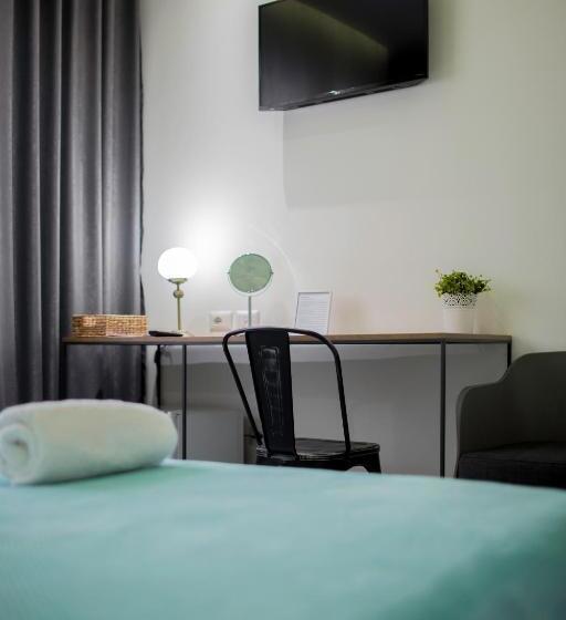 غرفة قياسية ثلاثية, Urban Rooms