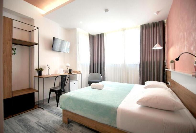 غرفة قياسية, Urban Rooms