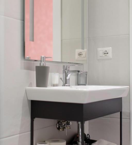 غرفة قياسية, Urban Rooms