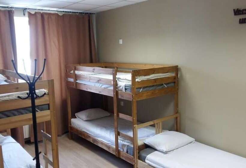 ルームシェアのワンベッド, Hostel Bravo