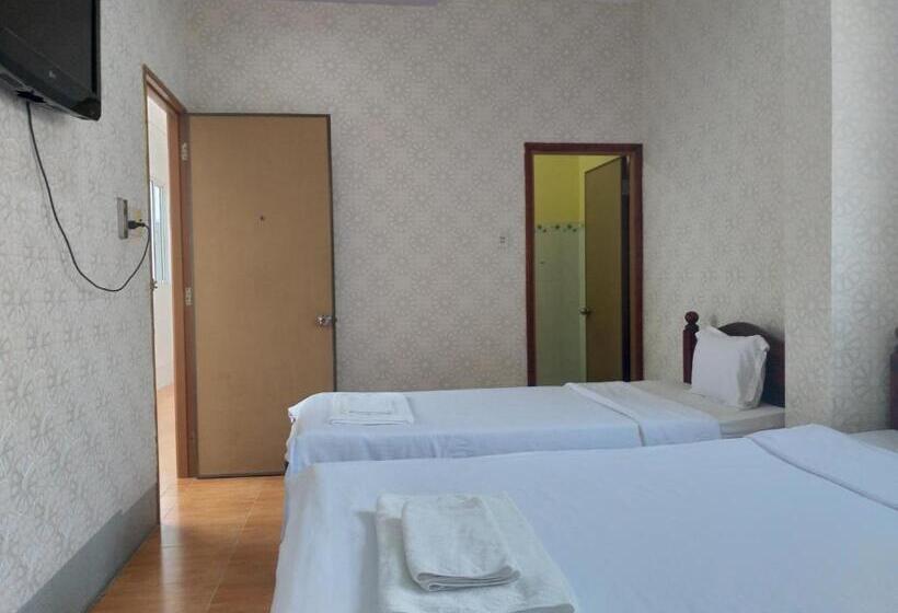 اتاق لوکس سه تخته, Hoang Hai Dang 1