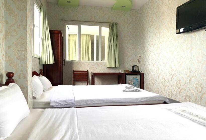 اتاق لوکس سه تخته, Hoang Hai Dang 1