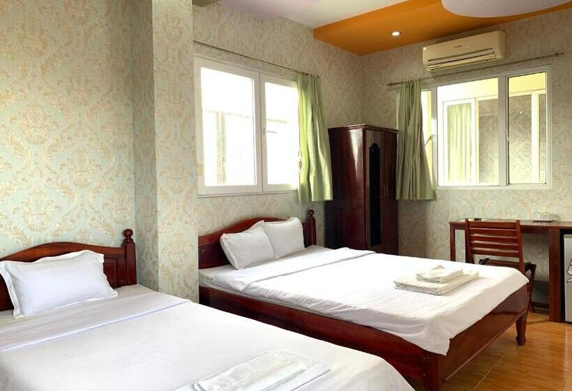 اتاق لوکس سه تخته, Hoang Hai Dang 1