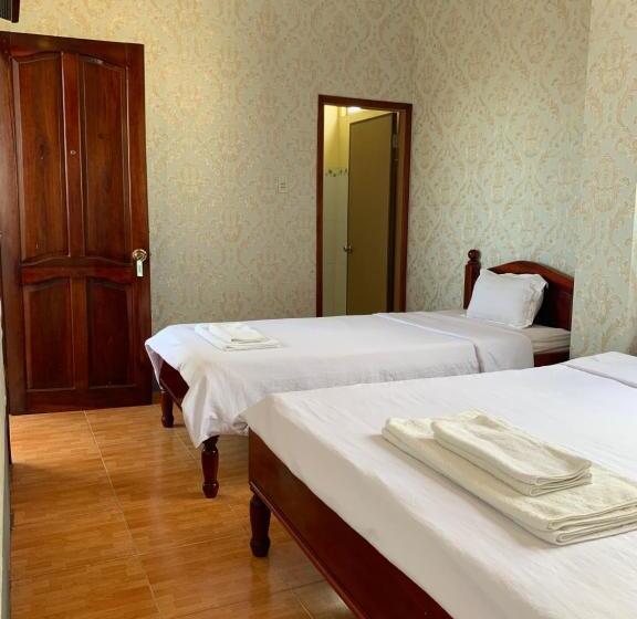 اتاق لوکس سه تخته, Hoang Hai Dang 1