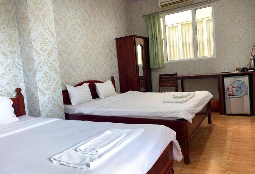 اتاق لوکس سه تخته, Hoang Hai Dang 1