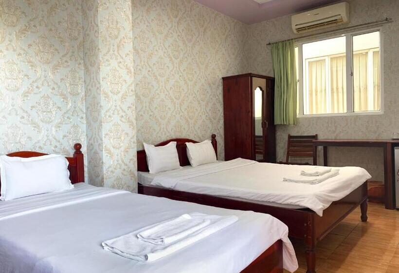 اتاق لوکس سه تخته, Hoang Hai Dang 1