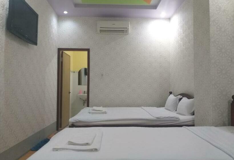 اتاق لوکس سه تخته, Hoang Hai Dang 1