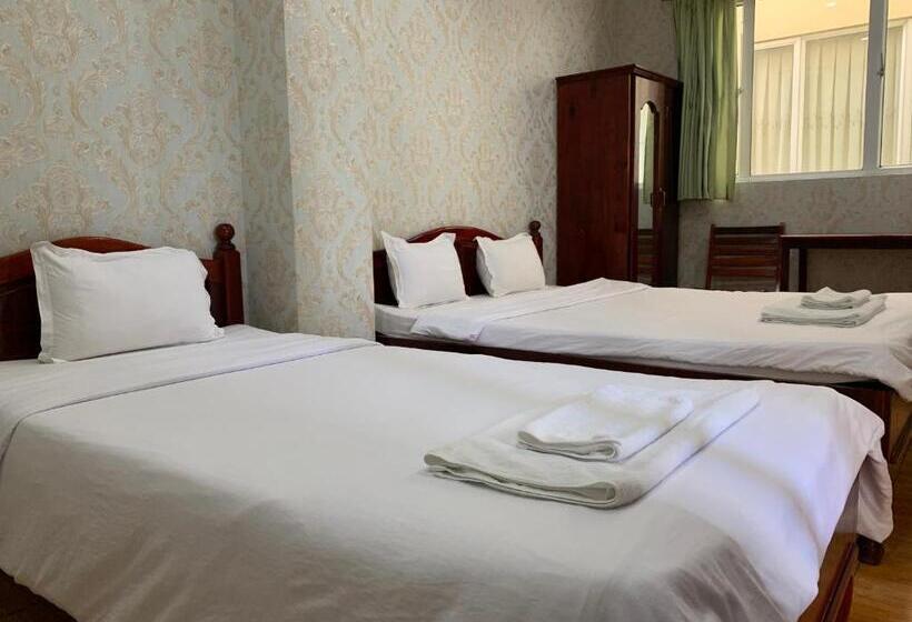 اتاق لوکس سه تخته, Hoang Hai Dang 1