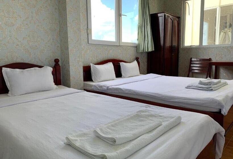 اتاق لوکس سه تخته, Hoang Hai Dang 1