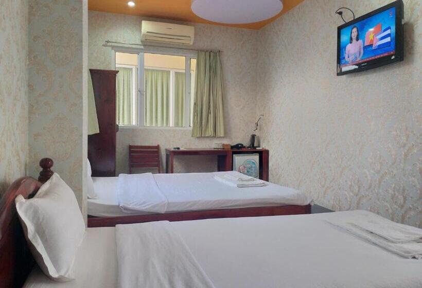 اتاق لوکس سه تخته, Hoang Hai Dang 1