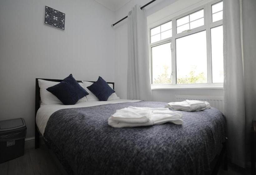 コンフォートルーム, Golders Park