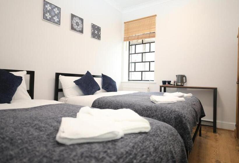 コンフォートトリプルルーム, Golders Park