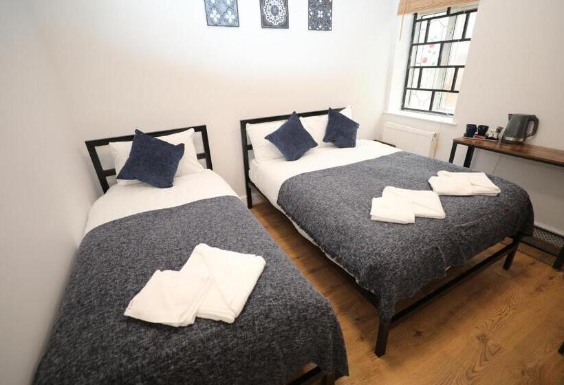 コンフォートトリプルルーム, Golders Park