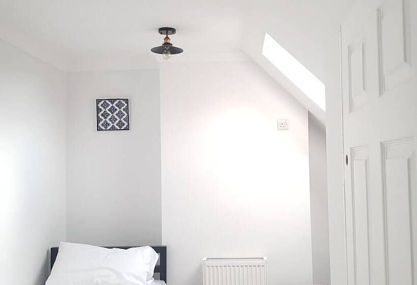 スタンダードシングルルーム, Golders Park