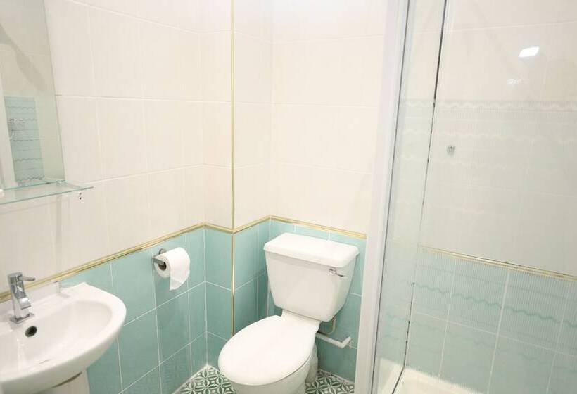 コンフォートトリプルルーム, Golders Park