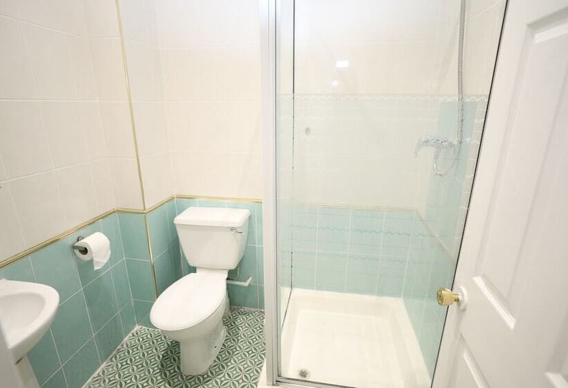 コンフォートトリプルルーム, Golders Park