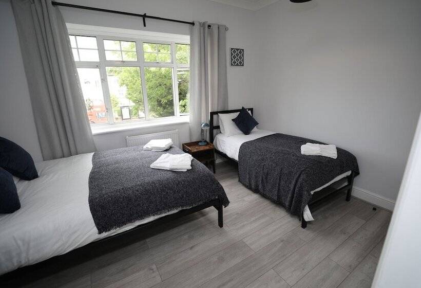 コンフォートトリプルルーム, Golders Park