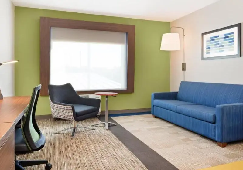 キングサイズベッドのスイートルーム, Holiday Inn Express & Suites Niceville   Eglin Area, An Ihg