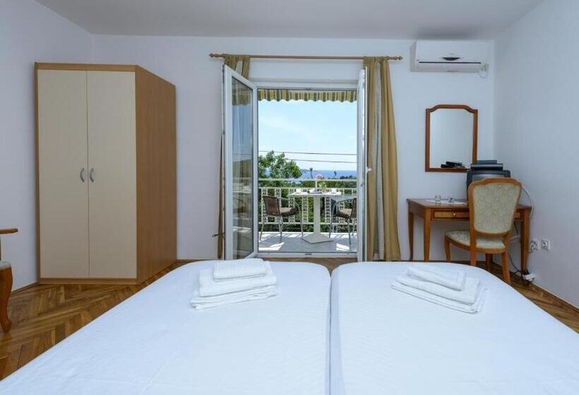 اتاق استاندارد با بالکن و چشم‌انداز دریا, Apartments Botica