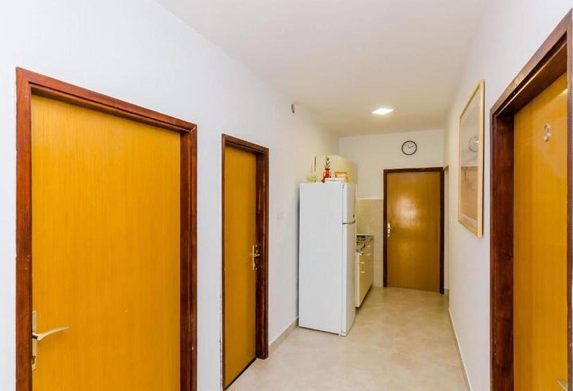 استودیو استاندارد با چشم‌انداز دریا و بالکن, Apartments Botica