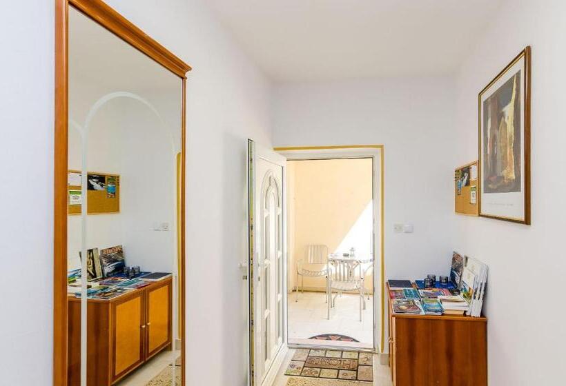 استودیو استاندارد با چشم‌انداز دریا و بالکن, Apartments Botica