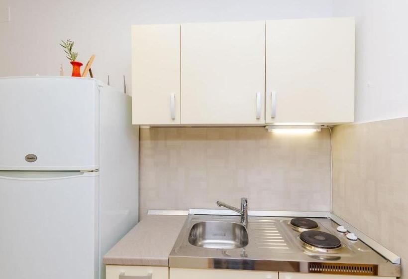 استودیو استاندارد با چشم‌انداز دریا و بالکن, Apartments Botica