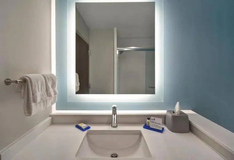 キングサイズベッドのスタンダードルーム, Holiday Inn Express & Suites   Galveston Beach, An Ihg