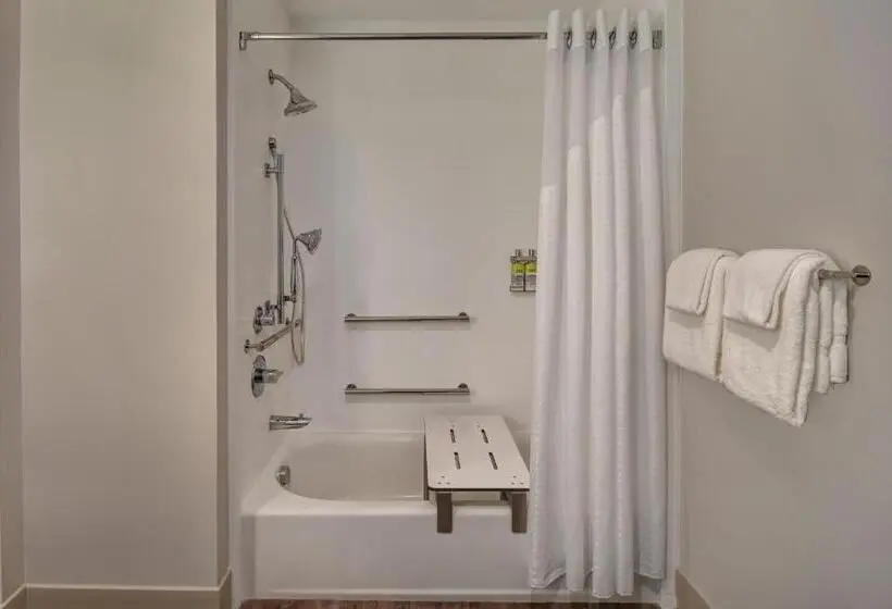 身障者適用キングサイズベッドルーム, Holiday Inn Express & Suites   Galveston Beach, An Ihg