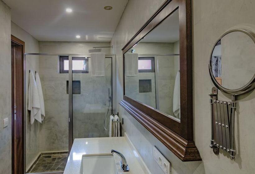 اتاق استاندارد, Angulo House