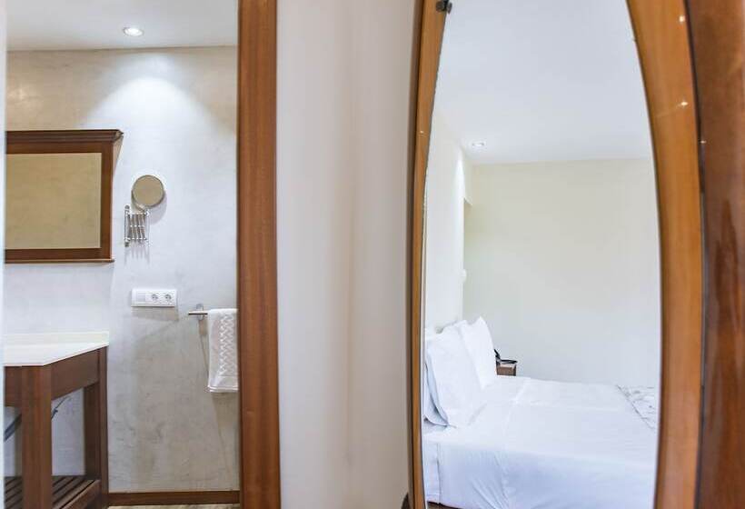 آپارتمان 1 خوابه, Angulo House