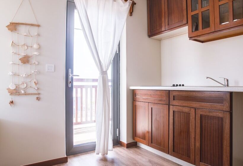 آپارتمان 1 خوابه, Angulo House