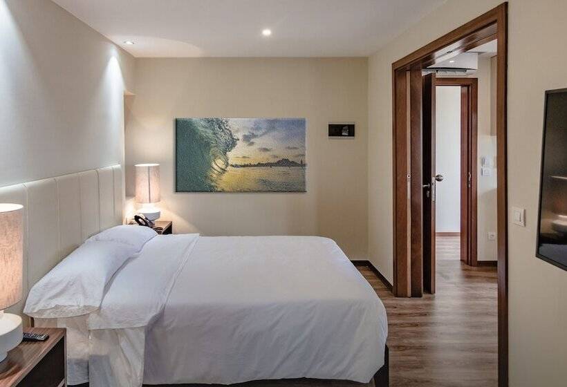 آپارتمان 1 خوابه, Angulo House