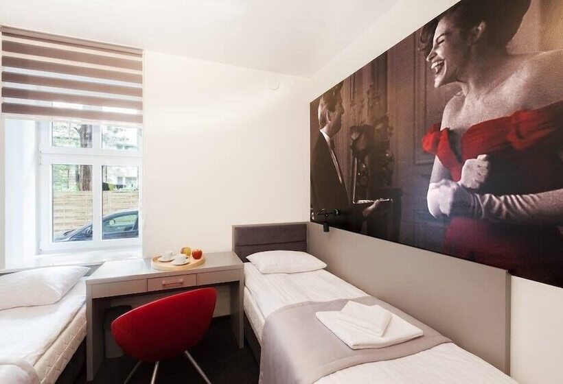 バス共有のスタンダードルーム, Cinema Hostel