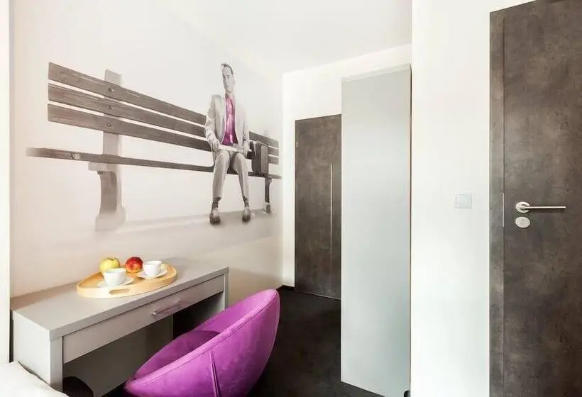 Standard Kolmen Hengen Huone, Cinema Hostel