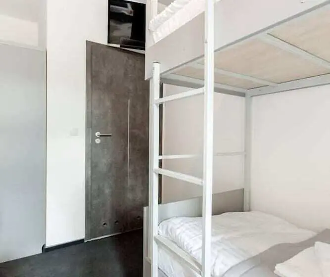 Standard Kolmen Hengen Huone, Cinema Hostel