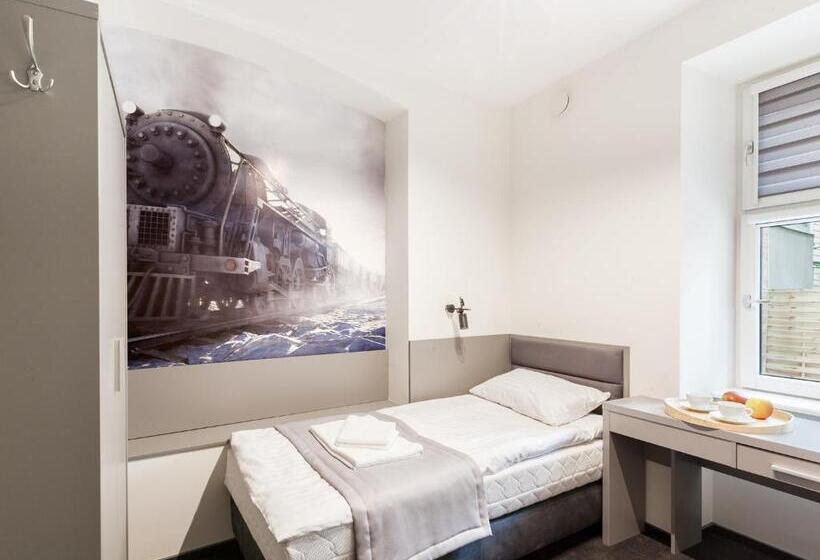 スタンダードルーム, Cinema Hostel