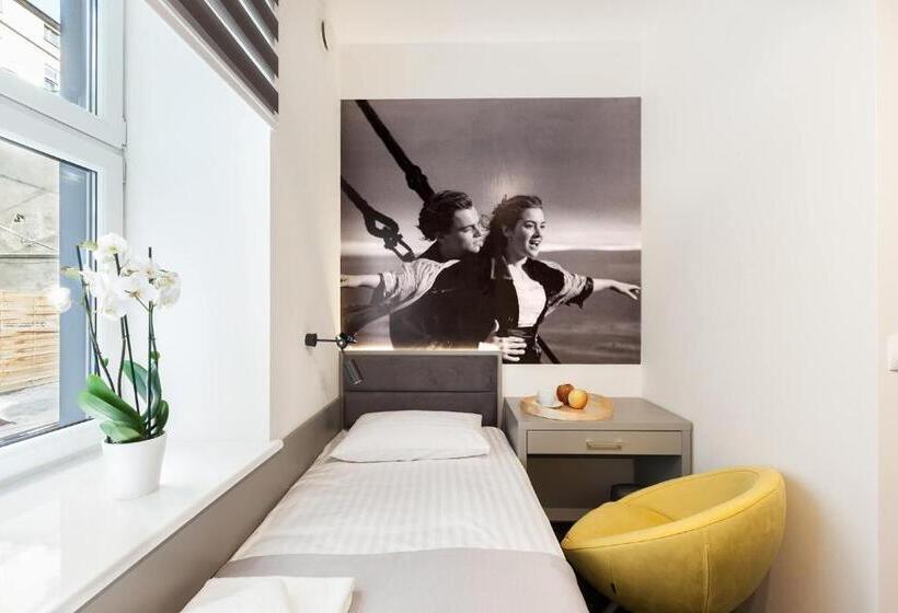 スタンダードルーム, Cinema Hostel