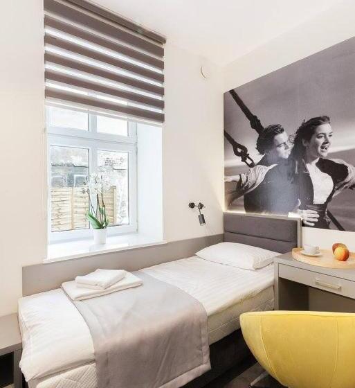 スタンダードルーム, Cinema Hostel