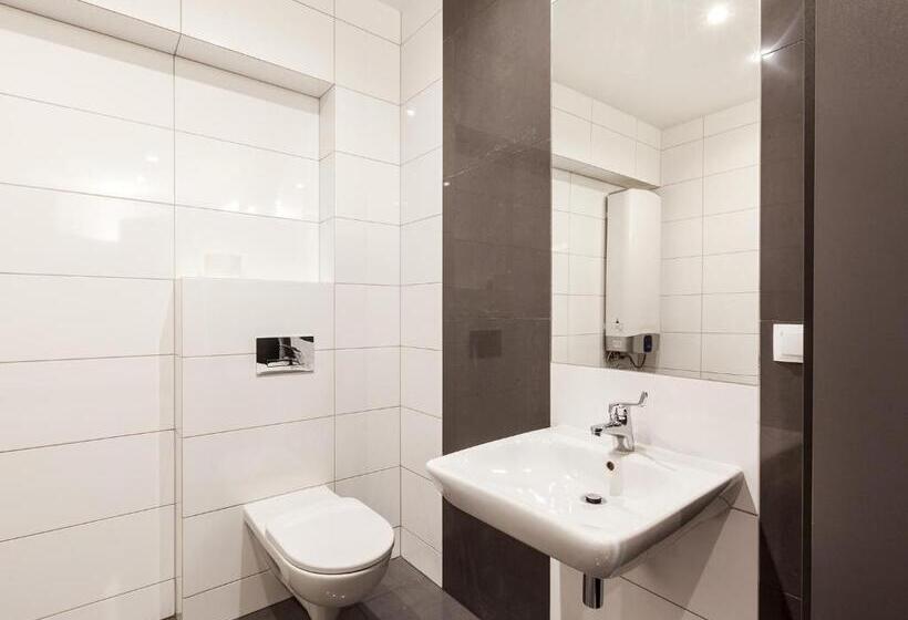 バス共有のスタンダードルーム, Cinema Hostel