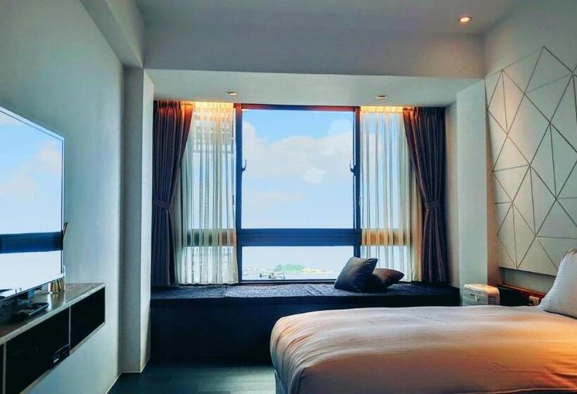 اتاق لوکس با چشم‌انداز دریا, Listening To The Wind B&b
