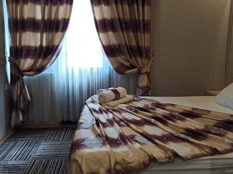 家庭工作室, Alya Suite