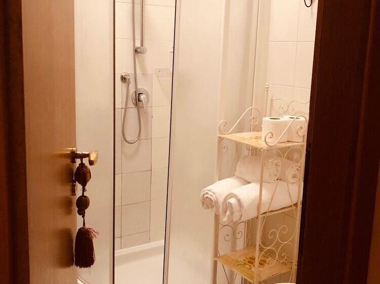 Люкс с Балконом, The Queen Tower