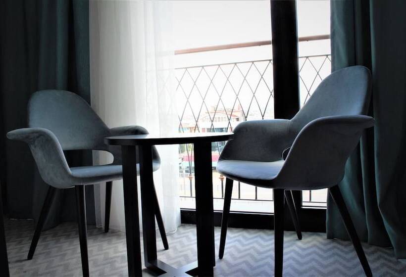 اتاق استاندارد, Angel S Park