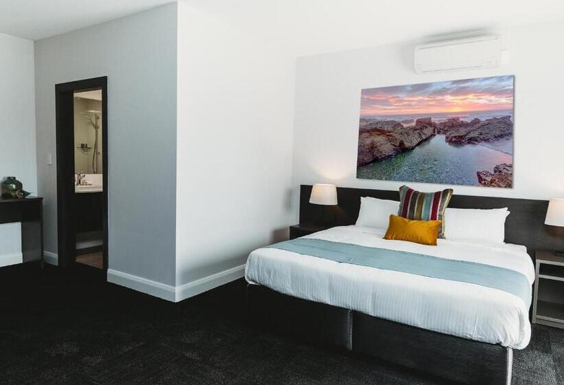 Полулюкс с Балконом, Coniston Hotel Wollongong