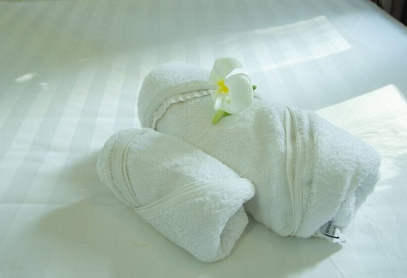 اتاق لوکس چهار تخته, Nu Cuoi Mui Ne Hotel & Restaurant