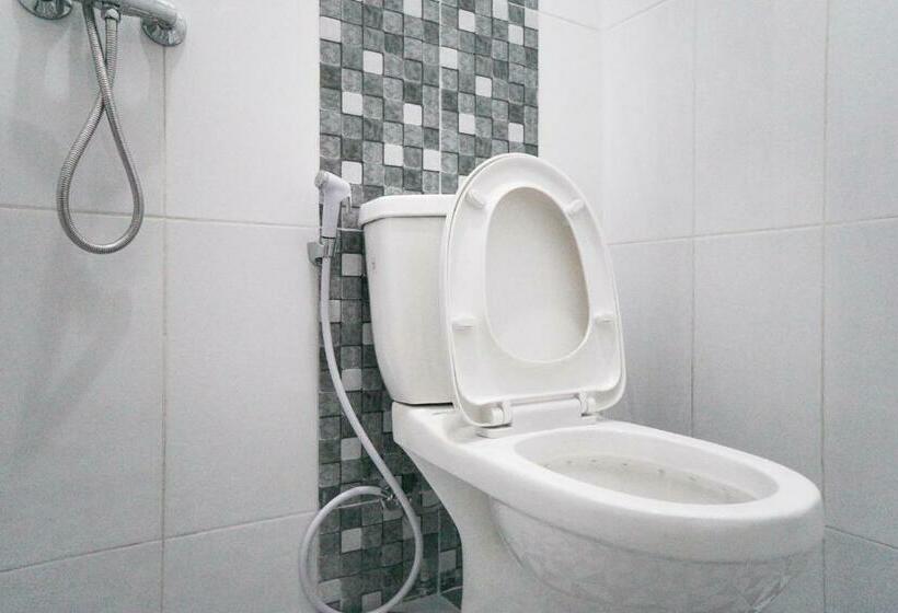 标准间, Reddoorz Plus @ Tlogomas